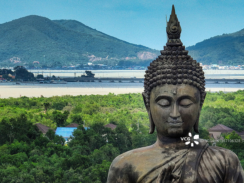 泰国宋卡府普塔蒙通县佛像日落航拍无人机景观图片素材