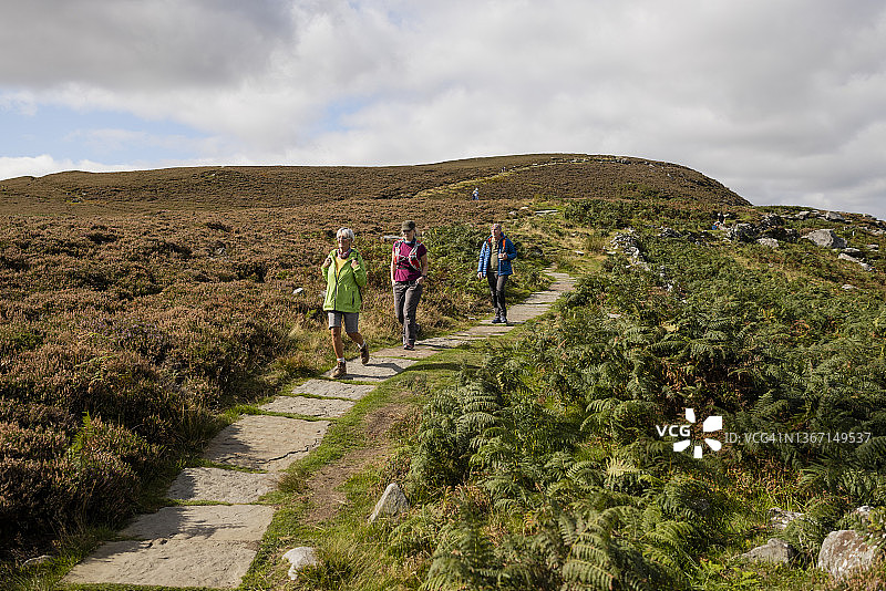 下坡路图片素材
