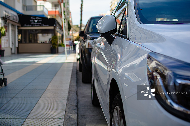 城市道路上的汽车图片素材