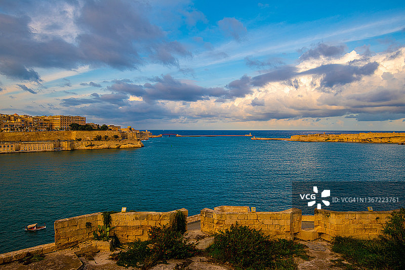 圣安吉洛堡的壮观防御工事，位于马耳他比尔古海滨图片素材