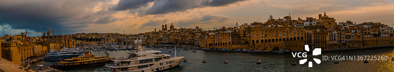 马耳他比尔古海边的壮丽天际线图片素材
