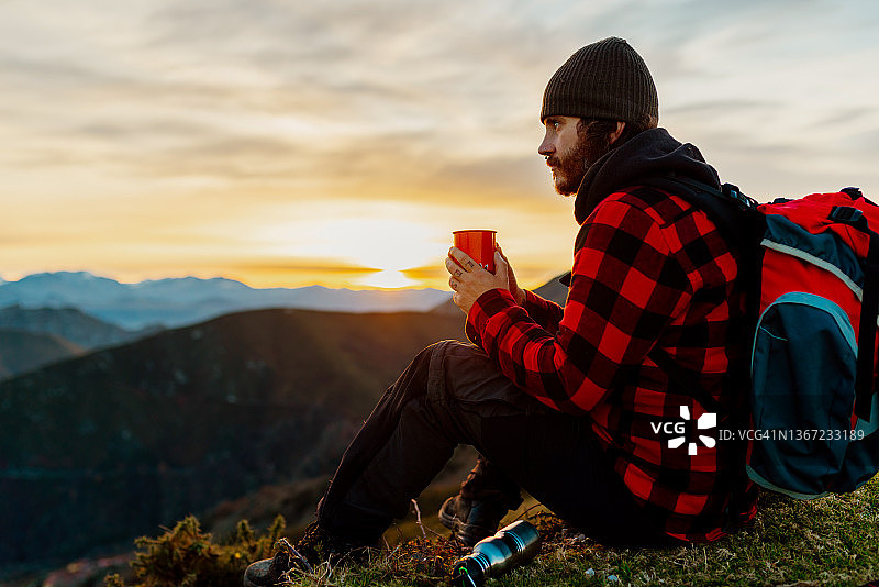 徒步旅行者和冒险家图片素材