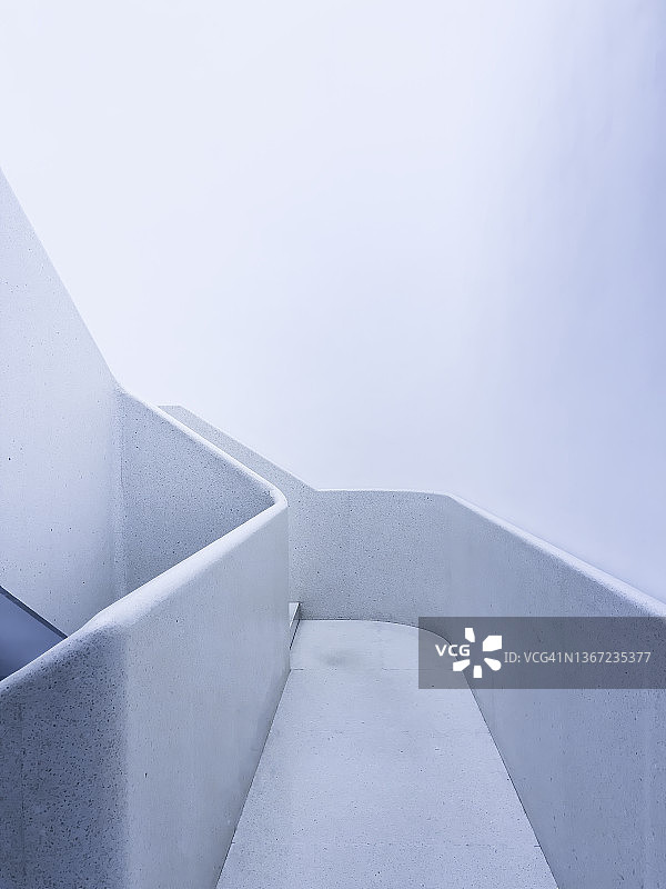 白色室内楼梯图片素材