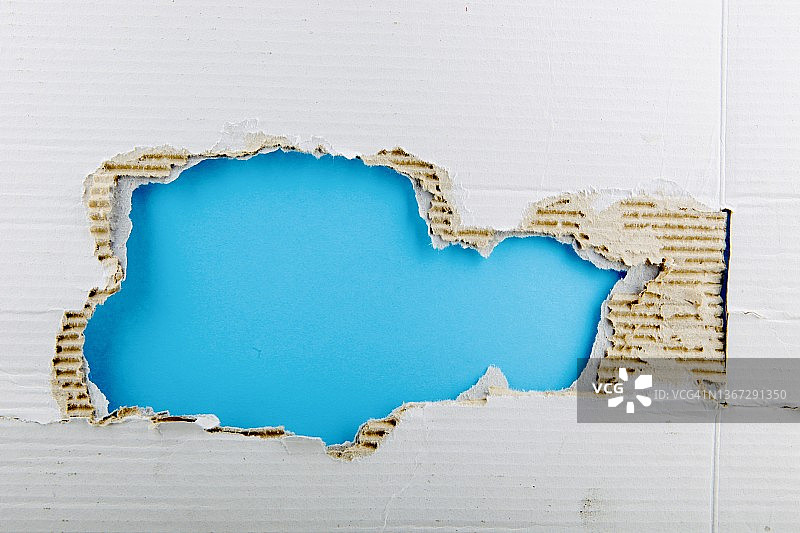 纸板撕裂洞图片素材