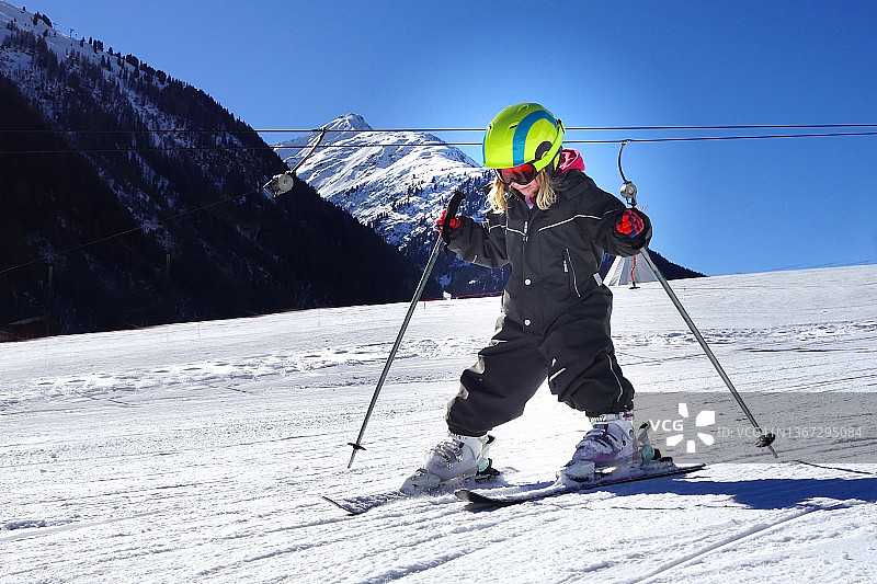 儿童滑雪图片素材