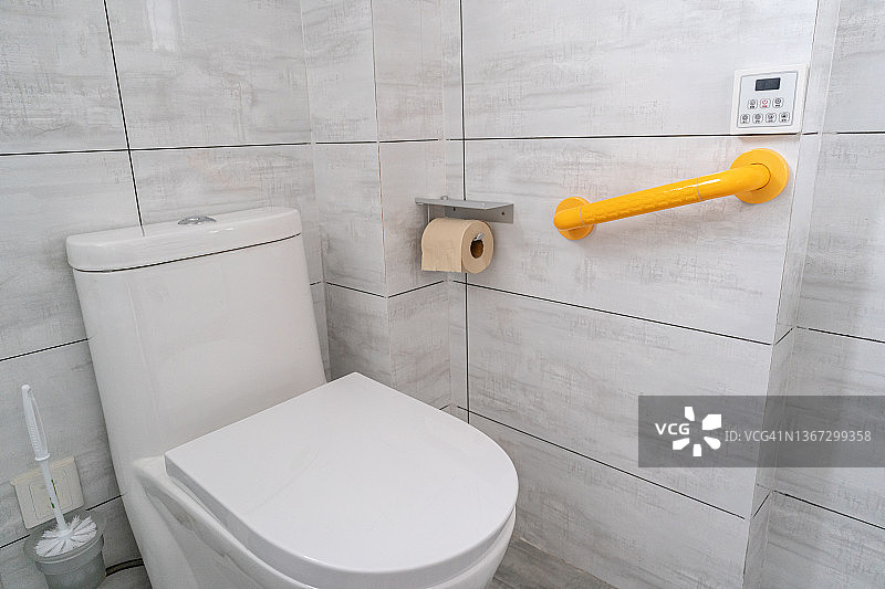 浴室辅助扶手的高角度视图图片素材