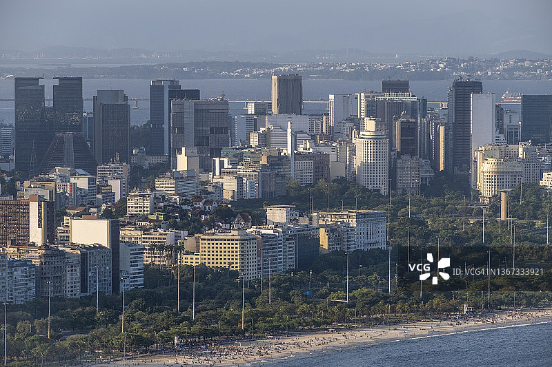 里约热内卢市中心天际线与弗拉门戈海滩图片素材