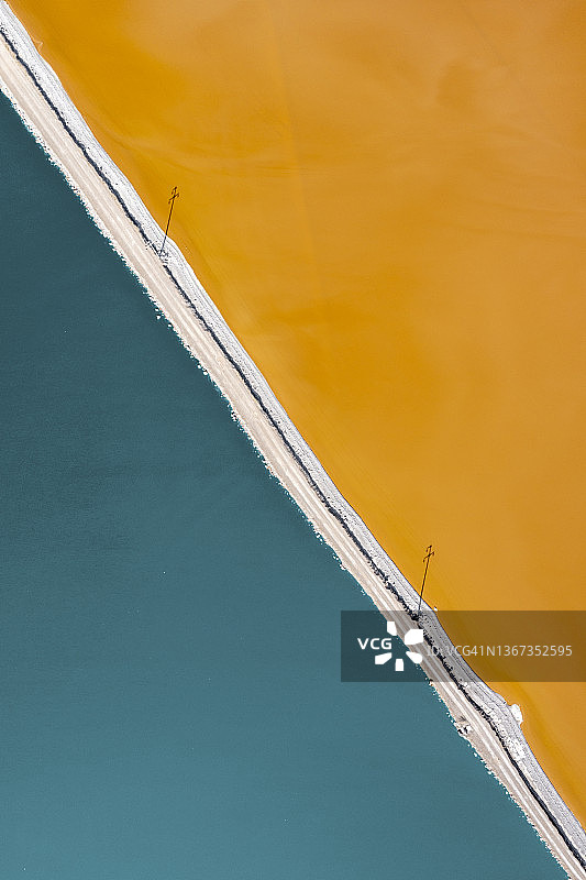 彩色盐湖与硫磺池图片素材