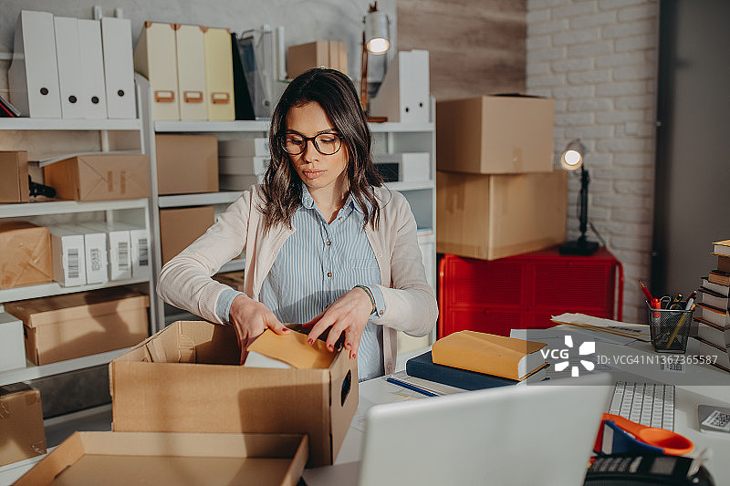 我喜欢和书打交道图片素材