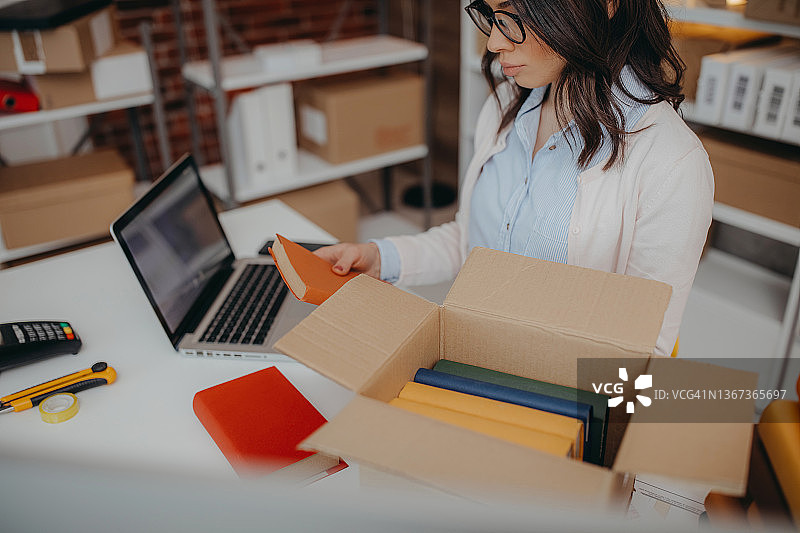 整理配送业务工作图片素材