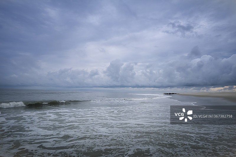 新泽西州梅角平静海面上美丽的暴风雨天空图片素材