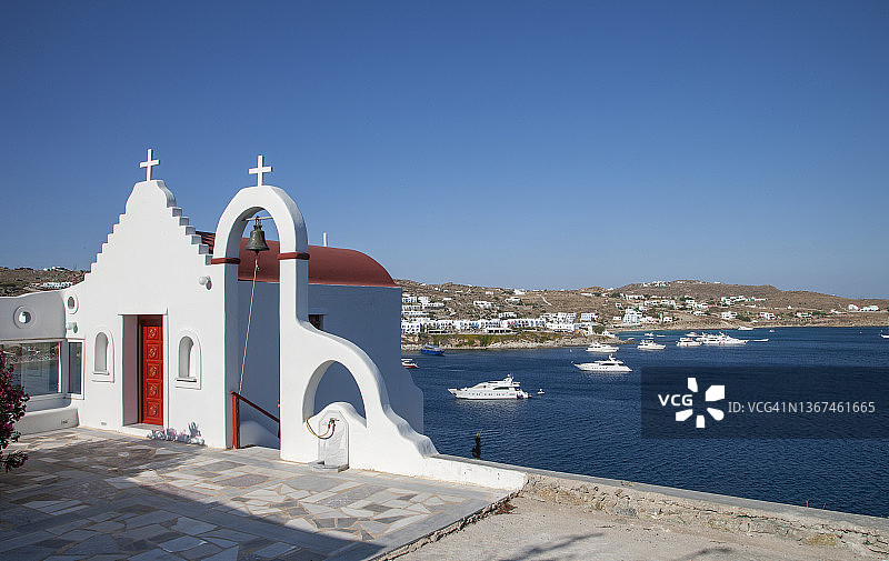 希腊岛屿上的东正教教堂图片素材