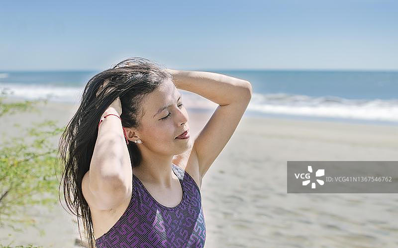 享受生活的放松女孩，自由女人，尼加拉瓜里瓦斯图片素材