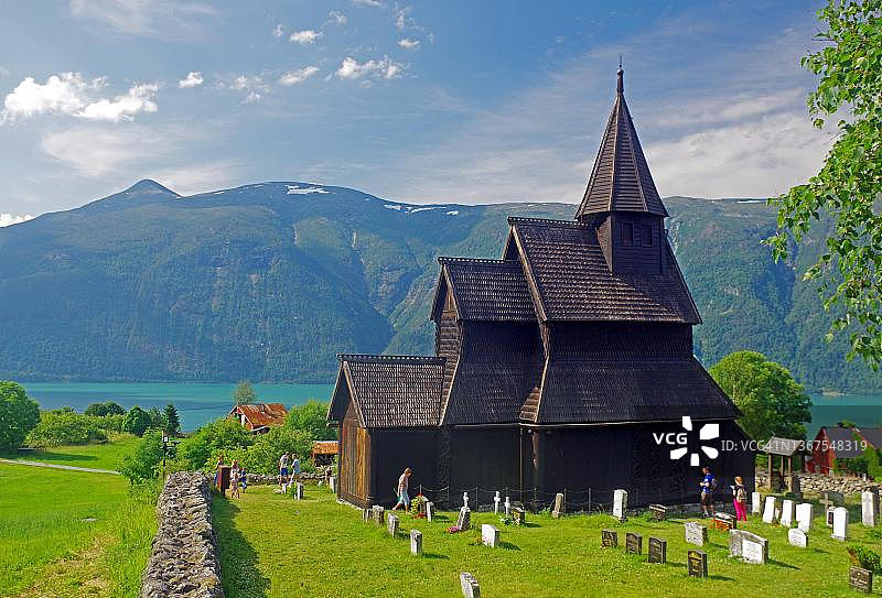 挪威吕斯特峡湾的木板教堂图片素材