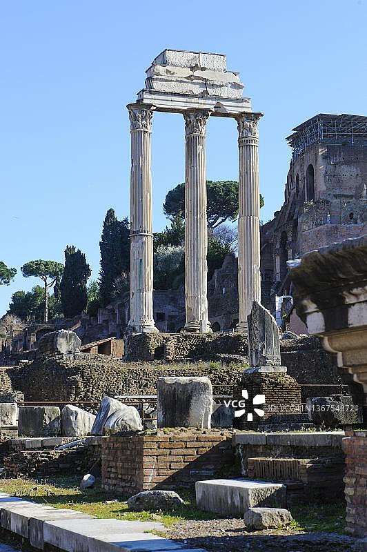 意大利拉齐奥罗马广场狄奥斯库里神庙修复柱遗址图片素材