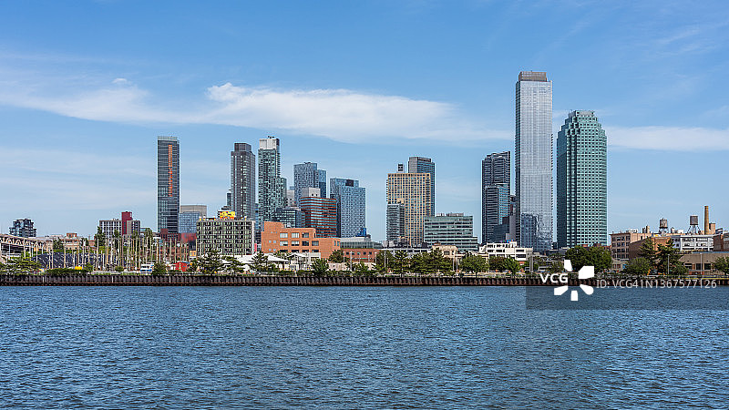 从罗斯福岛看长岛市楼群—纽约图片素材