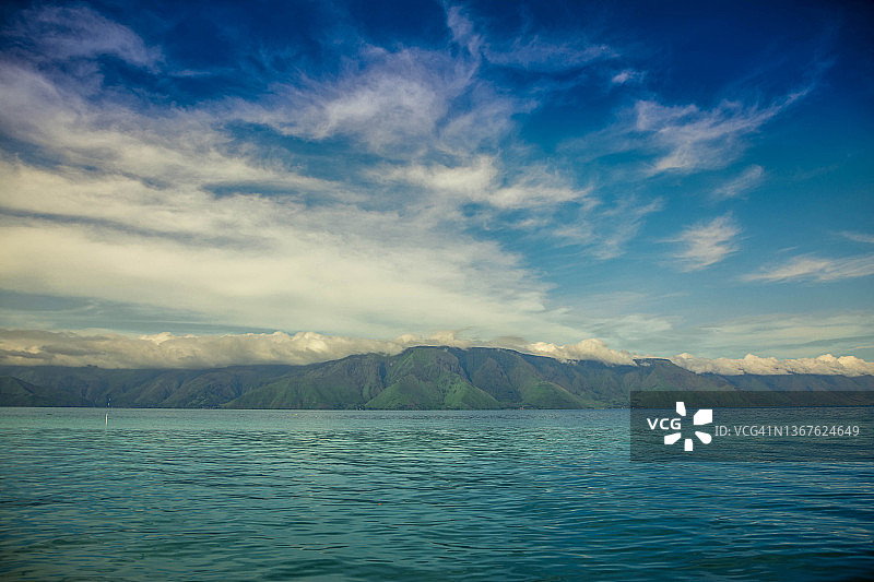 多巴湖宁静清晨地平线图片素材