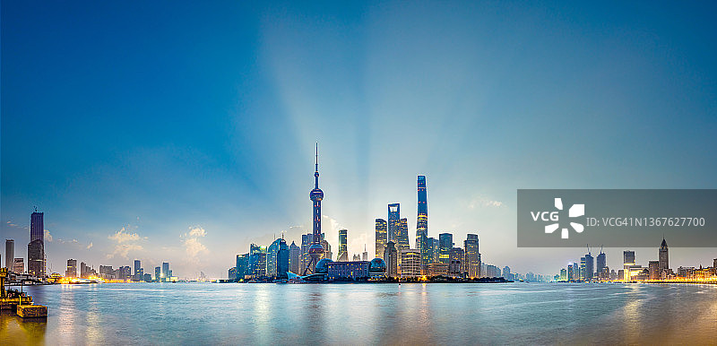 中国上海陆家嘴日出前景色图片素材