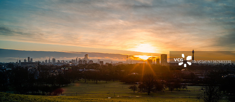 英国伦敦北部樱草花山的日出图片素材