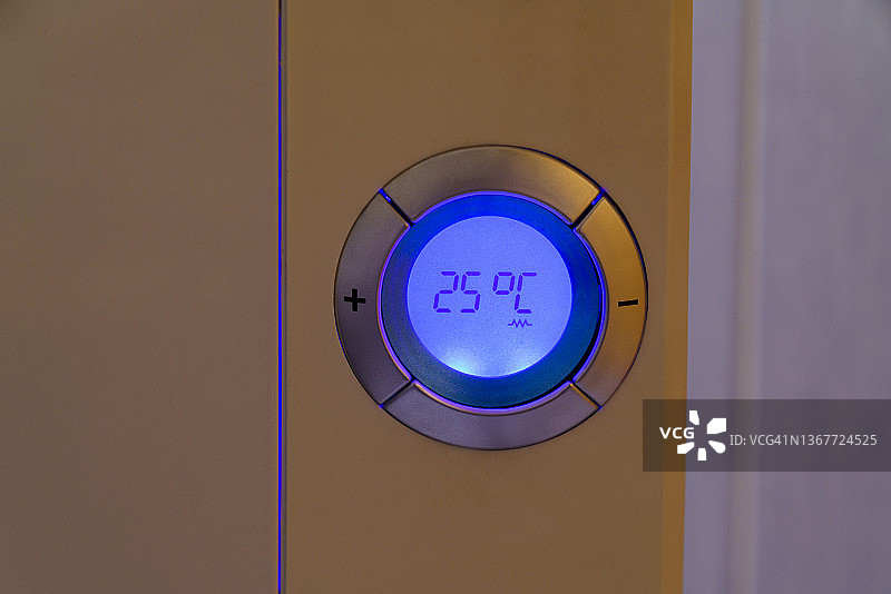 显示25度的数字液晶恒温器屏幕图片素材