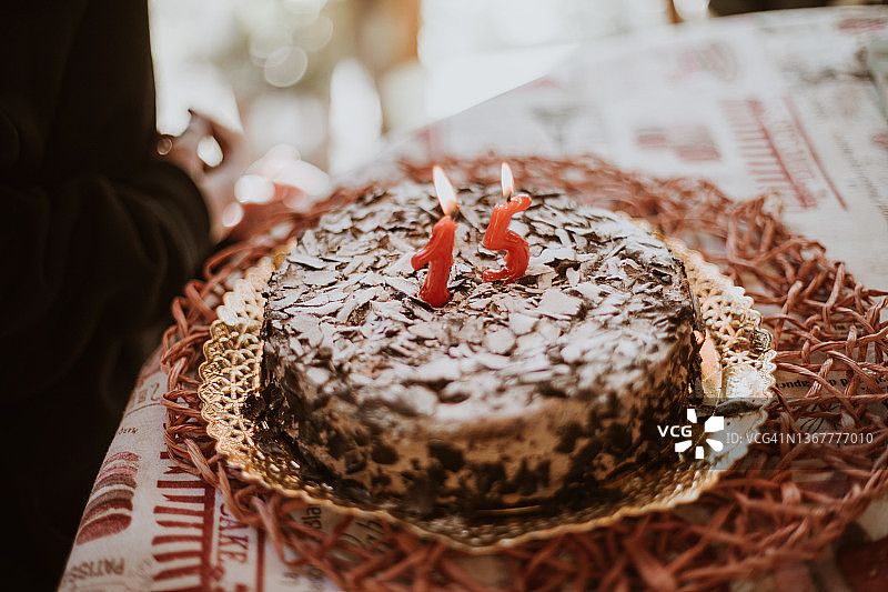 生日蛋糕上的15号蜡烛图片素材