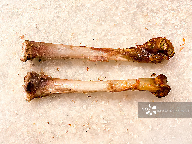 健康的剩菜：晚餐的火鸡腿图片素材