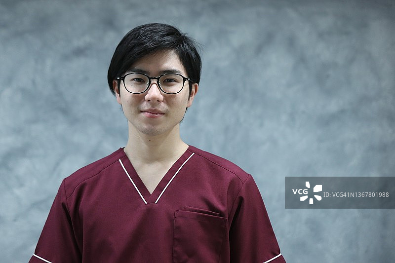 亚洲男医生肖像图片素材