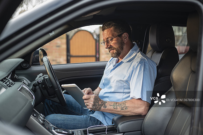 在车里工作图片素材