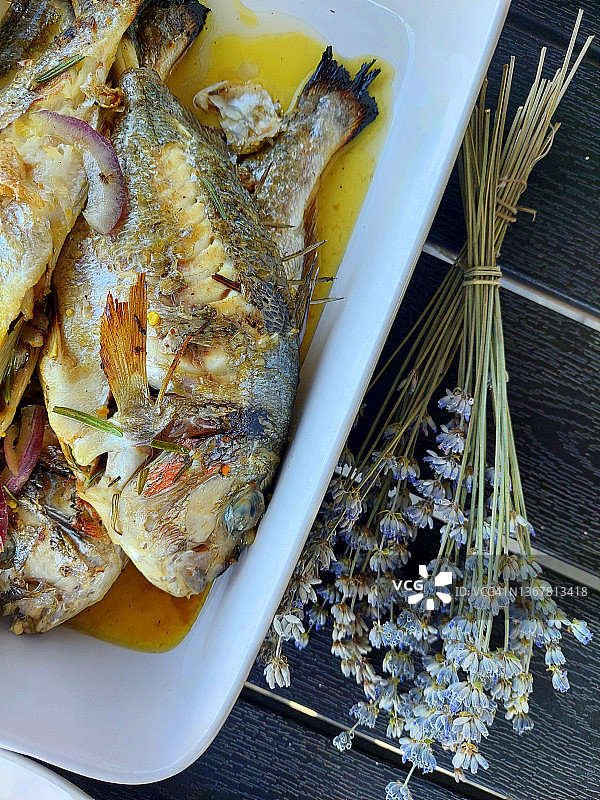 薰衣草烤鱼图片素材