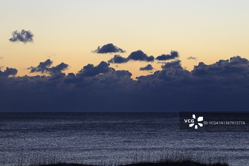 地平线上的云彩图片素材