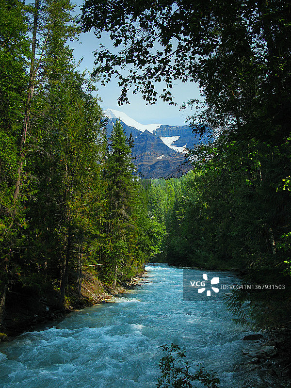 罗布森河与山脉—卑诗省伯格湖步道图片素材