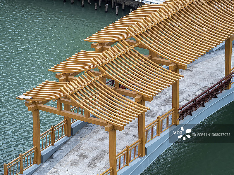 河流上的廊桥图片素材