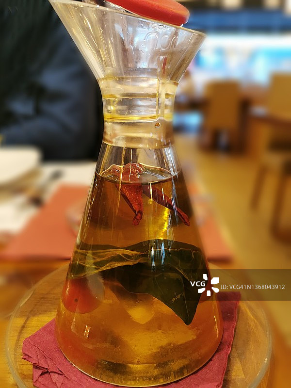 浸泡油罐图片素材