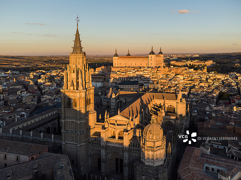 西班牙托莱多老城的中世纪壮观航拍景色图片素材