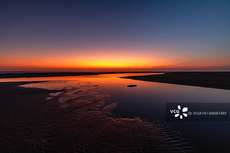 卡拉洛奇海滩的日落余晖图片素材