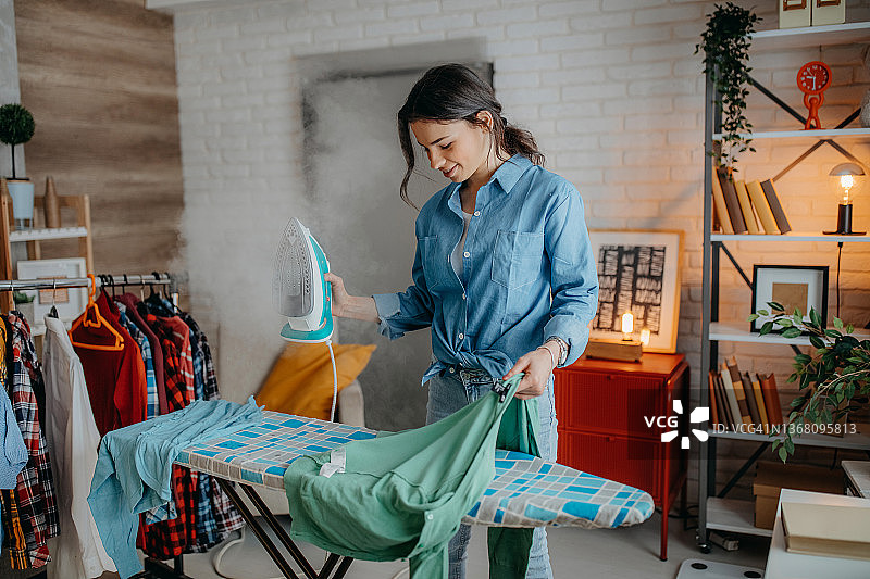 熨烫衣物图片素材