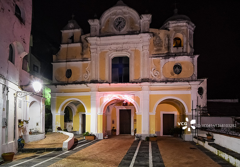 意大利坎帕尼亚阿尔博里圣玛格丽塔教堂夜景图片素材