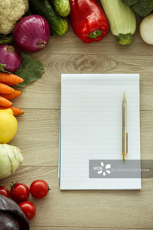 从新鲜蔬菜中获取创新健康食谱的灵感图片素材