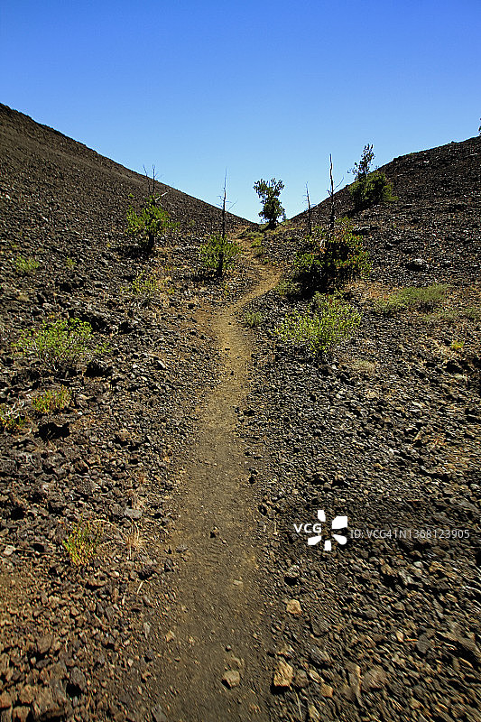 徒步穿越熔岩地区图片素材
