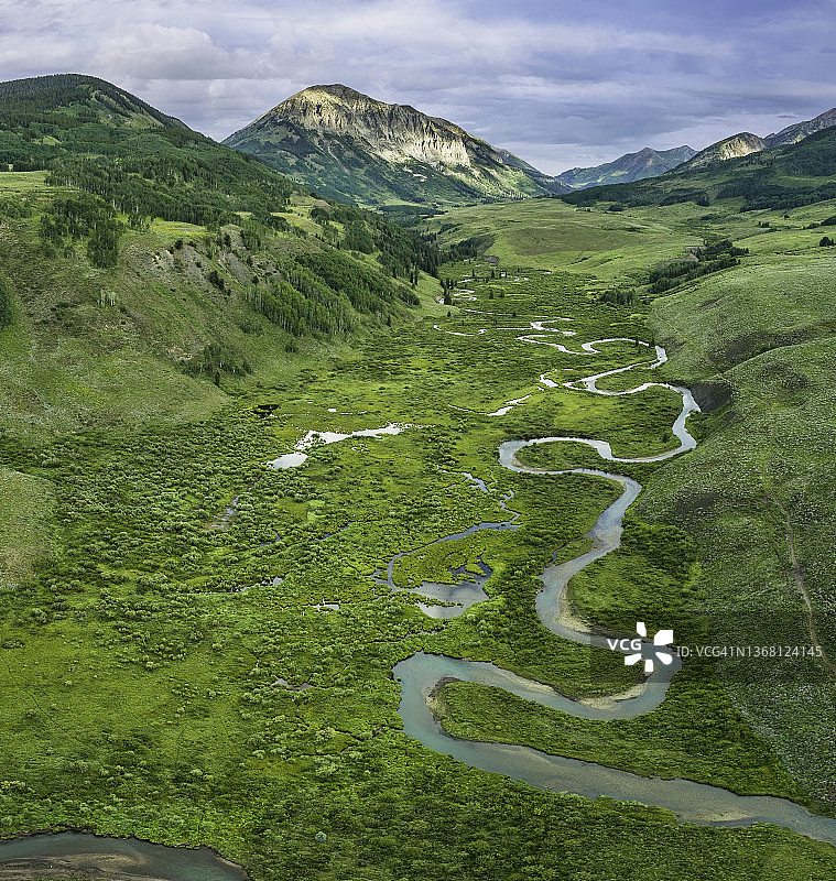 科罗拉多东河的蜿蜒河道图片素材