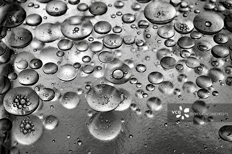 油和水的气泡图片素材