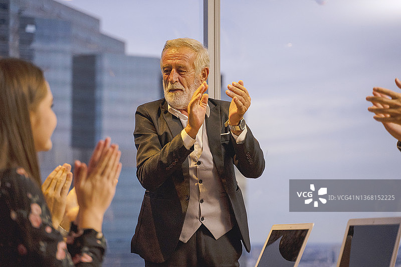 高楼办公室团队合作图片素材