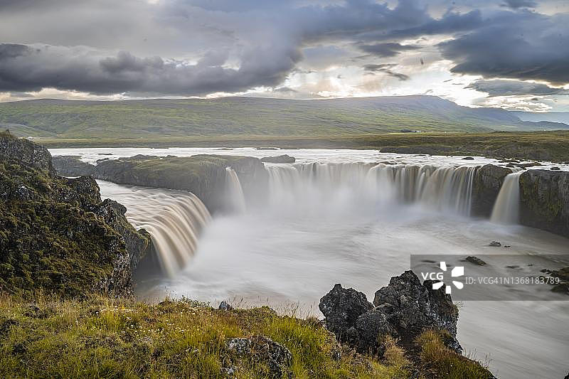 夏季的冰岛众神瀑布，位于北部区西部的Skjalfandafljot河图片素材