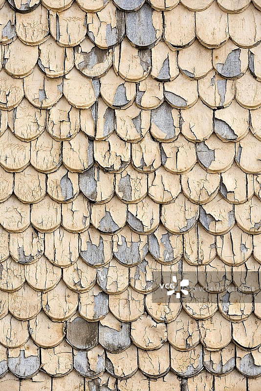 剥落油漆的旧木瓦图案，外墙，背景，德国黑森州图片素材