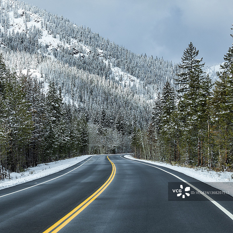 美国爱达荷州凯彻姆雪林公路图片素材