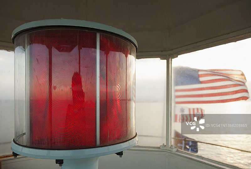 灯塔中的红灯图片素材