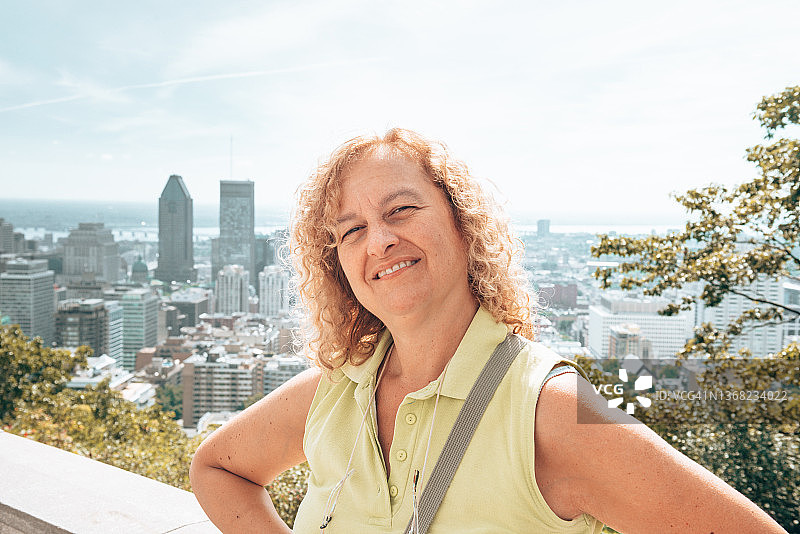 在蒙特利尔的女人画像图片素材