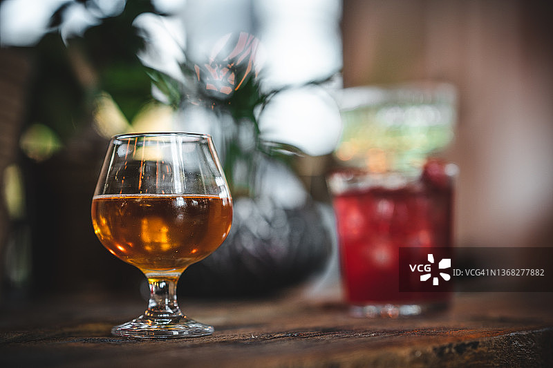 一杯干邑白兰地图片素材