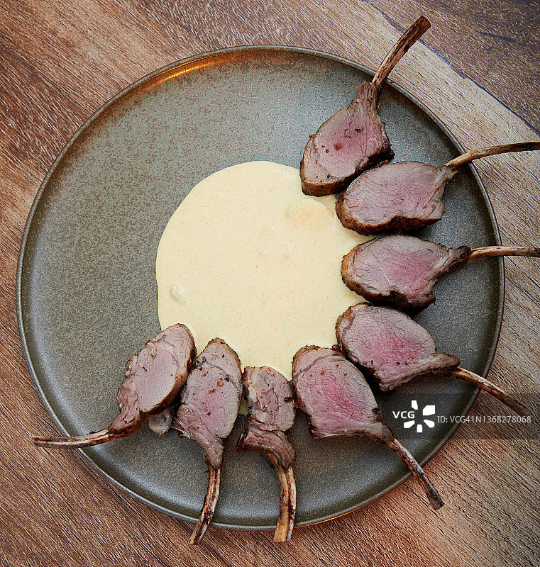 咖喱蛋黄酱烤羊排图片素材