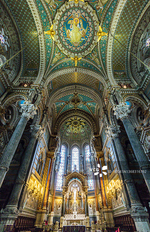 法国里昂富维耶圣母院内景图片素材
